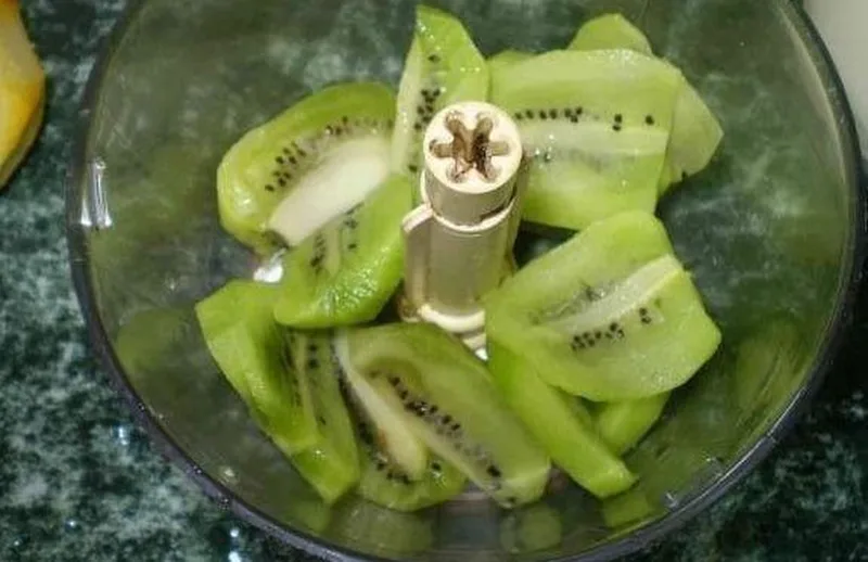 Очистка и нарезка киви
