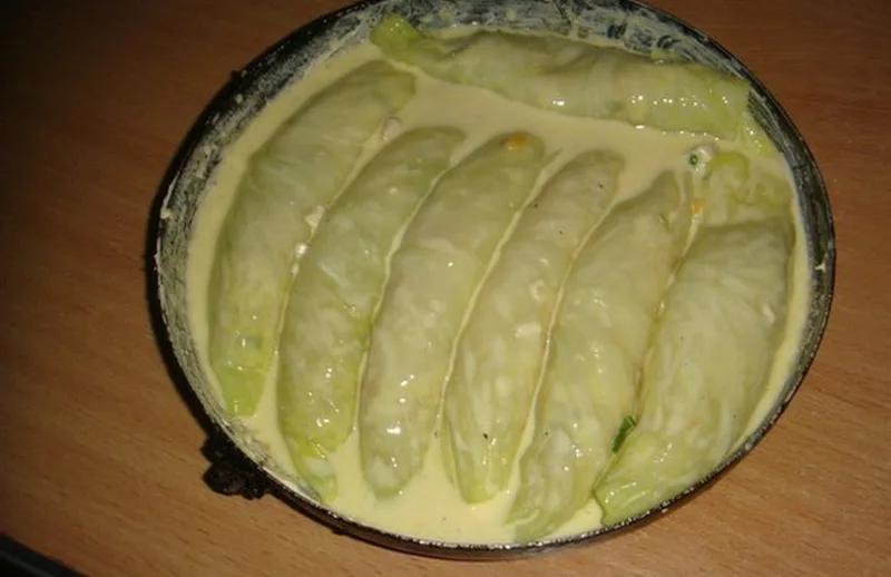 Сворачивание рулетов, укладка и запекание