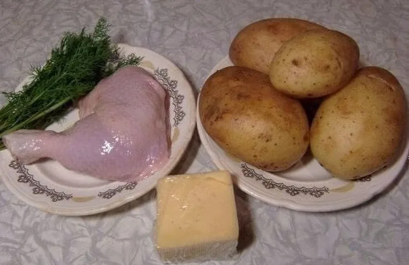 Подготовка курицы и варка картофеля