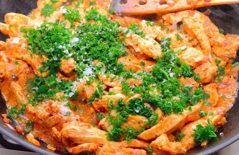 Добавление петрушки, лимона и финальная готовка