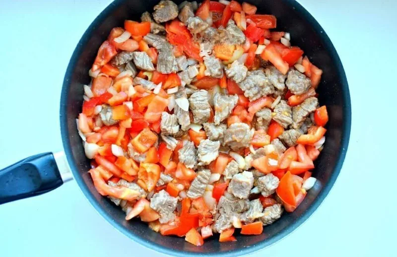 Тушение мяса с овощами