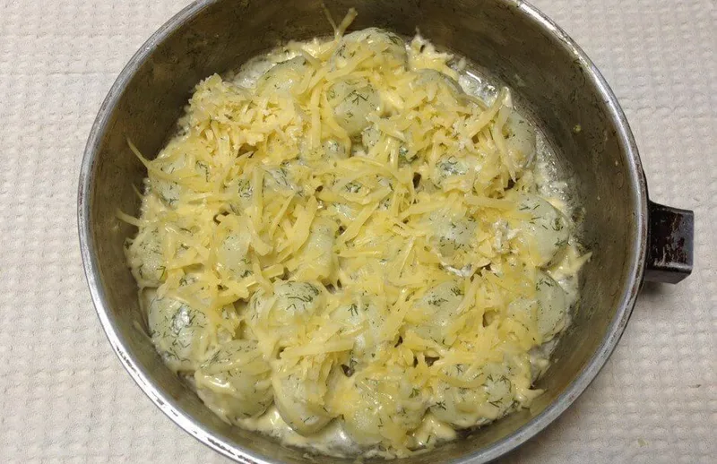 Добавление сыра и финальное запекание