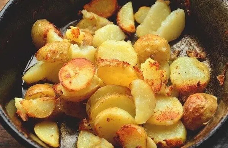 Обжаривание отварного картофеля кружочками