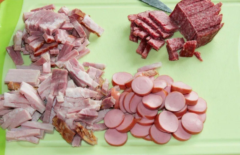 Нарезка мясных и колбасных изделий