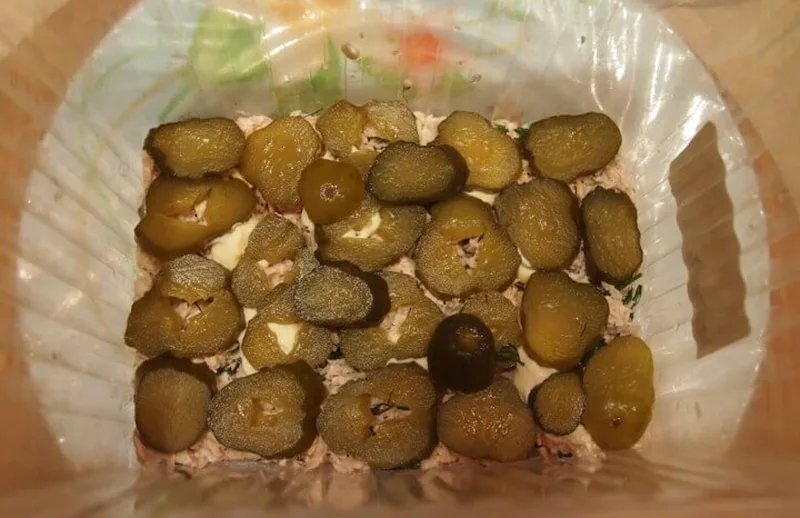 Добавьте слой огурцов