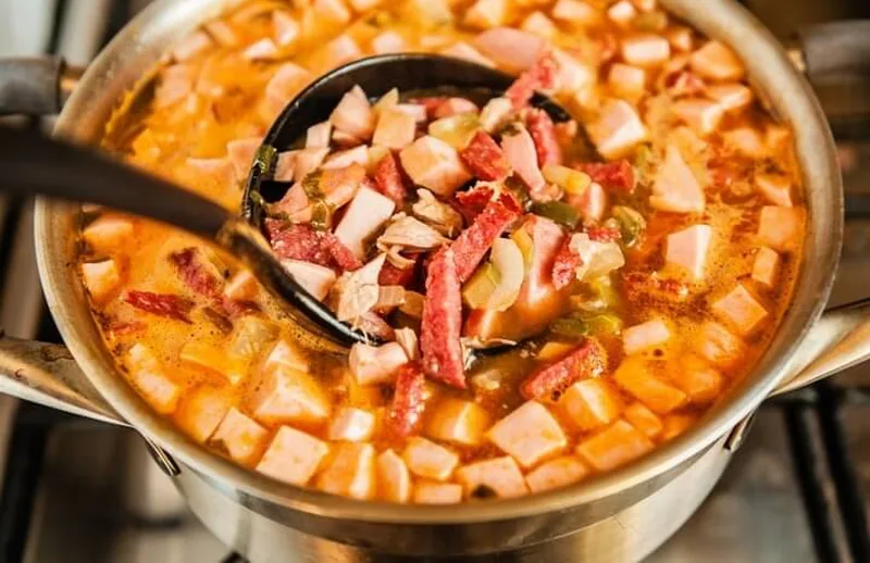 Добавьте мясные ингредиенты