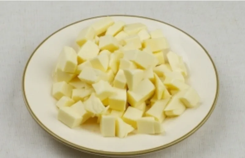 Нарежьте сырки