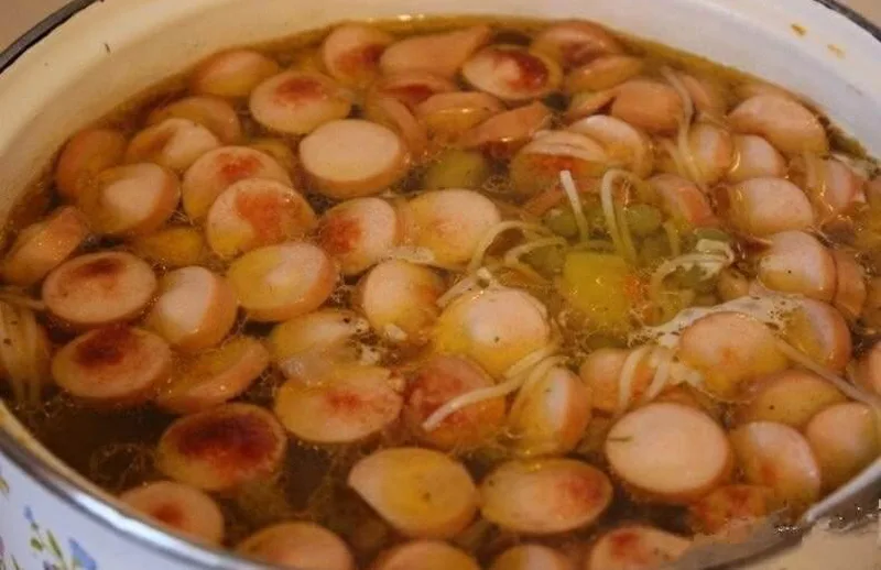 Добавление зажарки, горошка и специй