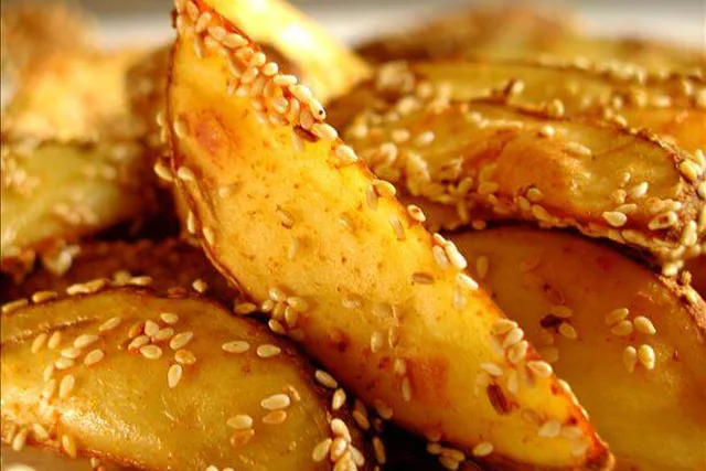 Картофель запечённый с кунжутом