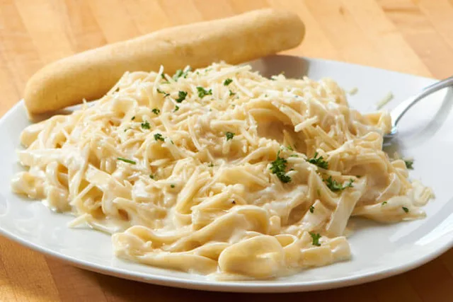 Лапша с сыром и сливками