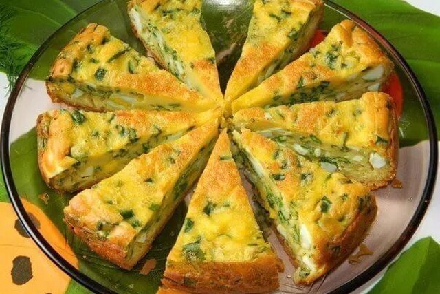 Пирог с яйцами и зеленым луком в мультиварке