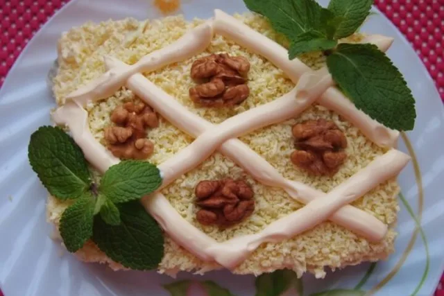 Слоеный салат с мясом