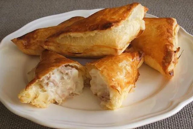 Слойки с курицей и сыром