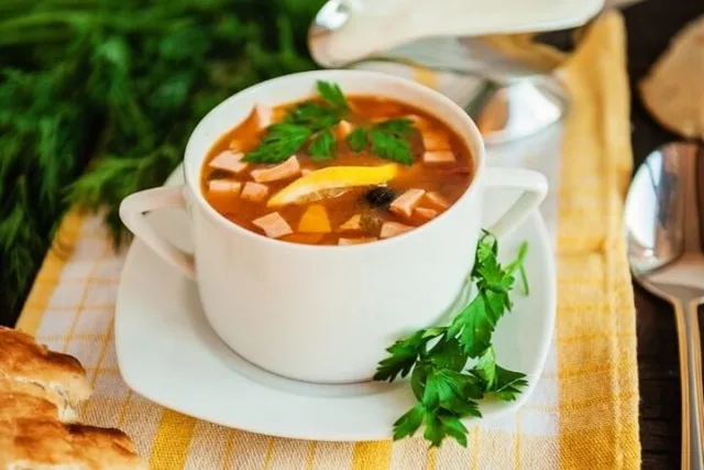 Солянка с колбасой