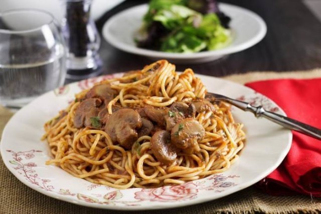 Спагетти с тунцом и грибами