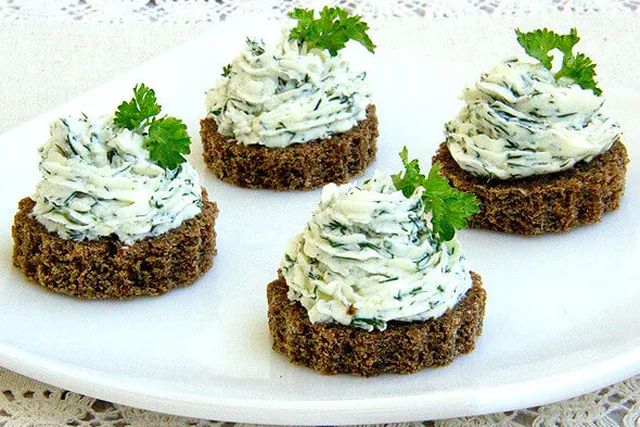 Закуска из плавленого сыра и зелени
